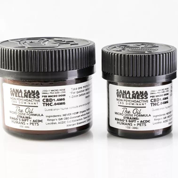 CBD Microdose Coconut Oil de Sana Sana Wellness: Aceite de coco con CBD ultra-bajo (que dicho así parece que es nada): 1.4mg CBD y .04mg THC en cada pack.
