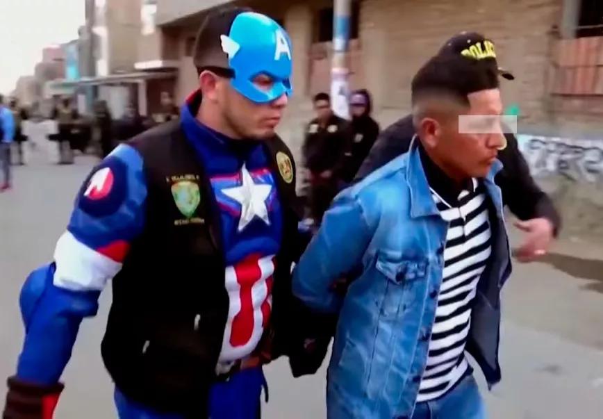 Policías de Perú se disfraza de Spiderman y Thor para detener a pequeños traficantes