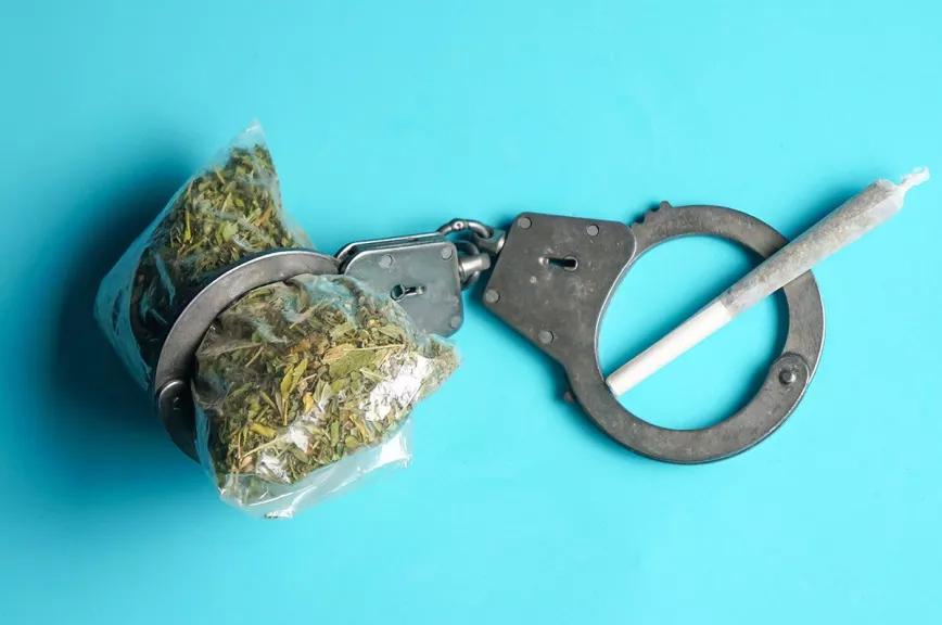 Oregón indulta a 45.000 condenados por marihuana