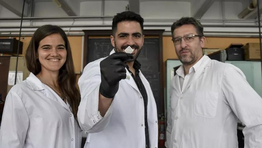 Los investigadores Martín Desimone, Sofia Municoy y Pablo Antezana desarrollaron biotintas para impresoras 3D que contienen derivados de cannabis.