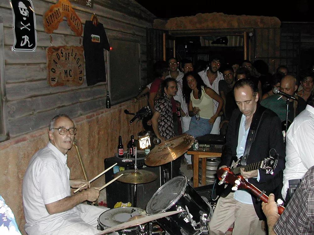 Richard Dudanski y Mick Jones en el homenaje a Joe Strummer en el Bar de Jo, 2003
