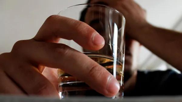 Muertes por alcohol en Inglaterra: la cifra más alta desde que existen registros