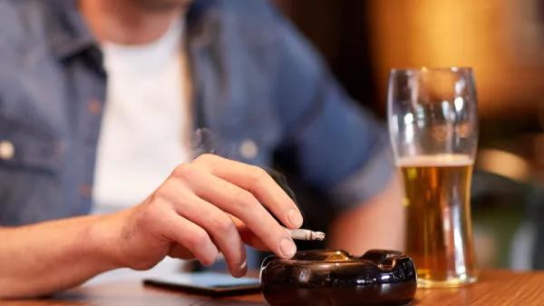 Alcohol y tabaco causan más daño que la marihuana