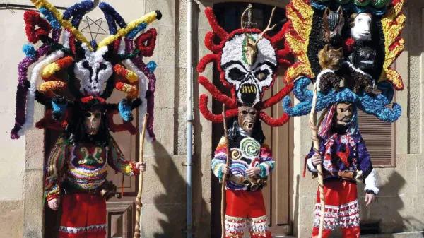 Boteiros o máscaras del Entroido o carnaval de Viana do Bolo (Ourense, 2011).