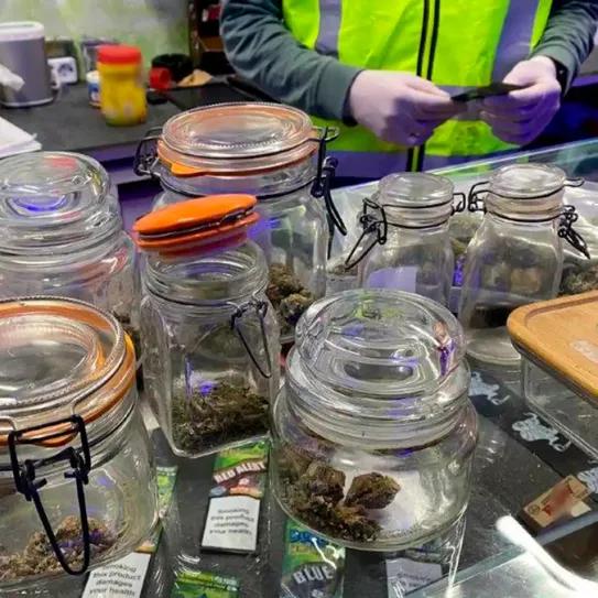 Condenados dos directivos de un club en Benidorm por venta de drogas
