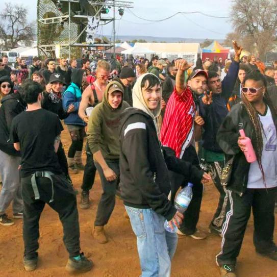 La rave de fin de año sigue activa en Granada tras seis días de baile y música 