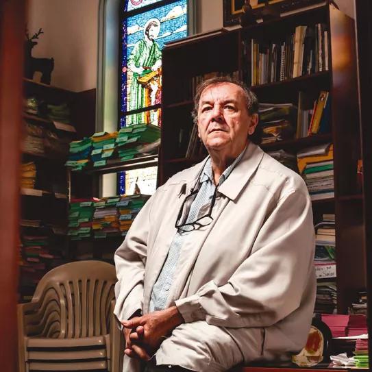 De cómo el Padre Ticão alumbró en su parroquia el primer curso de extensión universitaria sobre cannabis medicinal en Brasil