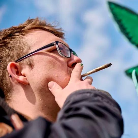Arranca la legalización del cannabis en Alemania con una gran fumada colectiva