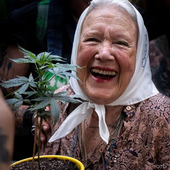 Murió Nora Cortiñas, la Madre de Plaza de Mayo que defendía el cannabis