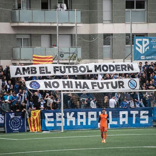 Gradas populares contra el fútbol moderno