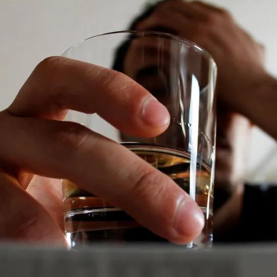 Muertes por alcohol en Inglaterra: la cifra más alta desde que existen registros