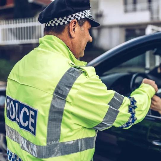 Reino Unido publica primera guía oficial para policías sobre cannabis medicinal