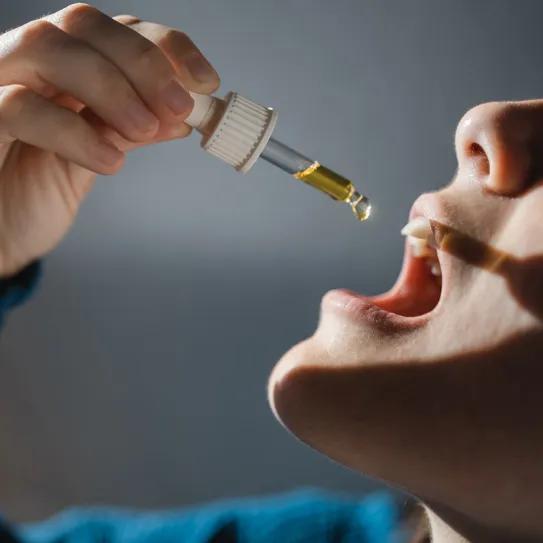 Cannabis medicinal y Tourette: mejoras sostenidas en dos seguimientos