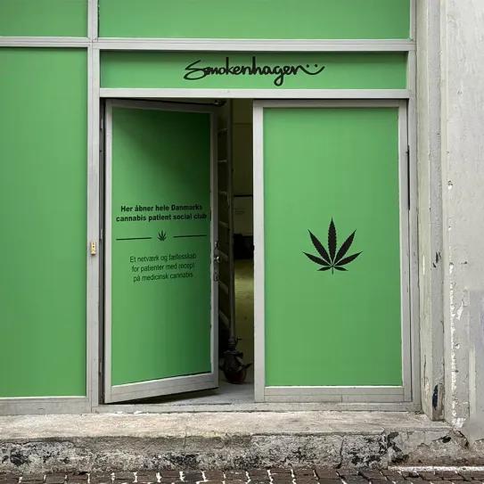 Dinamarca inaugura Smokenhagen, su primer club de cannabis medicinal