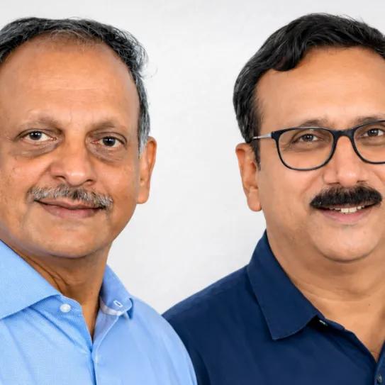Jagadeesh Babu Rangisetty, director ejecutivo de Biophore, y K. Chandrasekhar, director ejecutivo de Leiutis Pharmaceuticals, cuyas empresas desarrollaron conjuntamente el nuevo fármaco de CBD. (Foto: Leiutis)