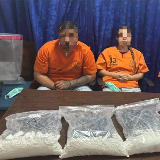Pareja de chilenos capturados en Bali ingresando cocaína junto al ciudadano indonesio señalado como receptor.