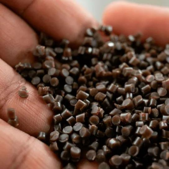 Proteína residual de cáñamo mejora bioplásticos en laboratorio