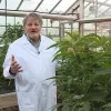 Un científico de la NASA experto en plantas enseña a cultivar cannabis