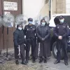 La Policía de Antequera reparte utensilios de cultivo decomisados para aprovecharlos 