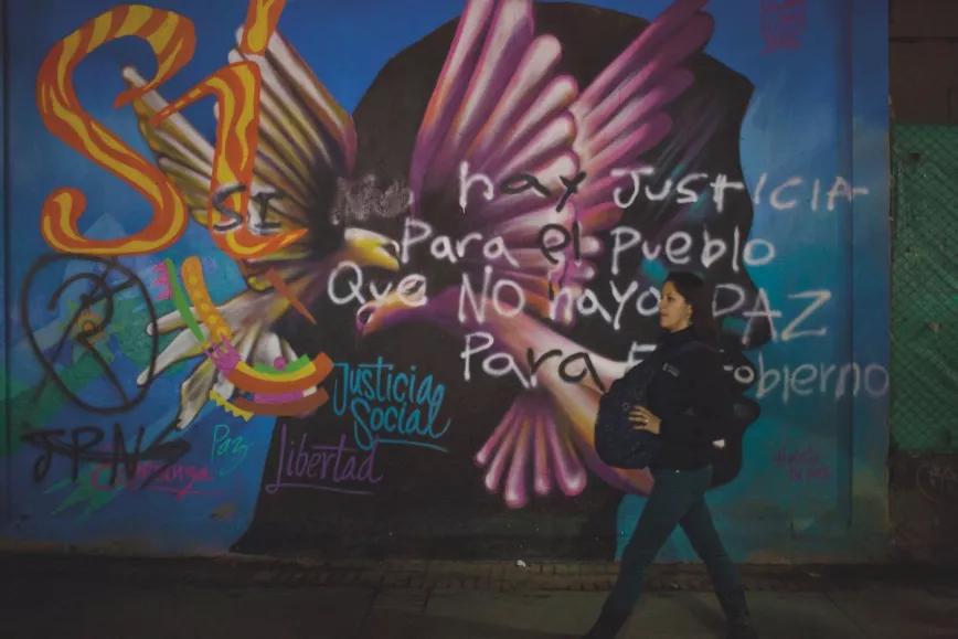 Murales a favor de la paz llenan las calles después del rechazo de los acuerdos de paz en el referéndum