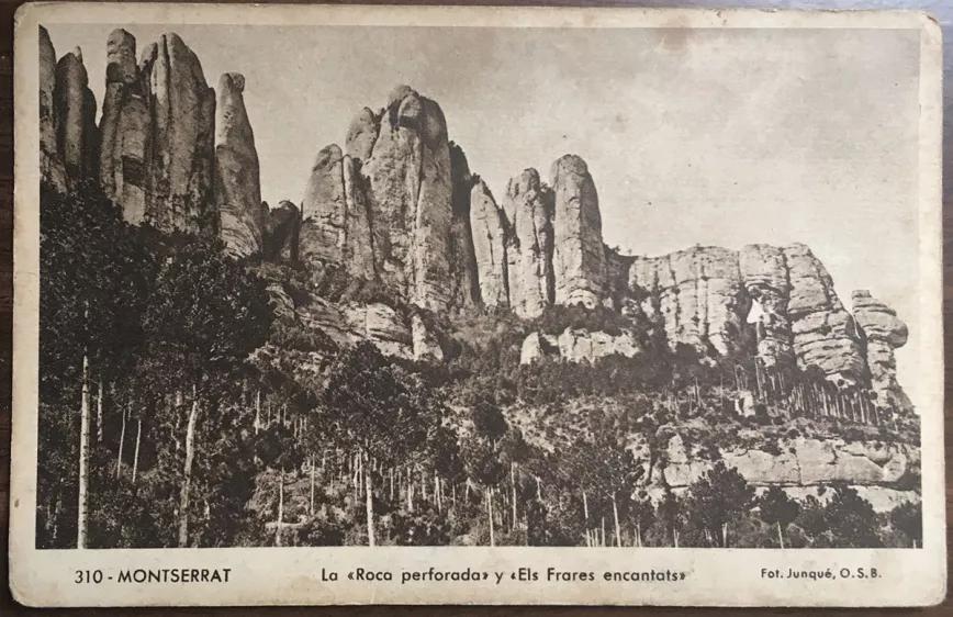 Una postal antigua de la montaña de Montserrat