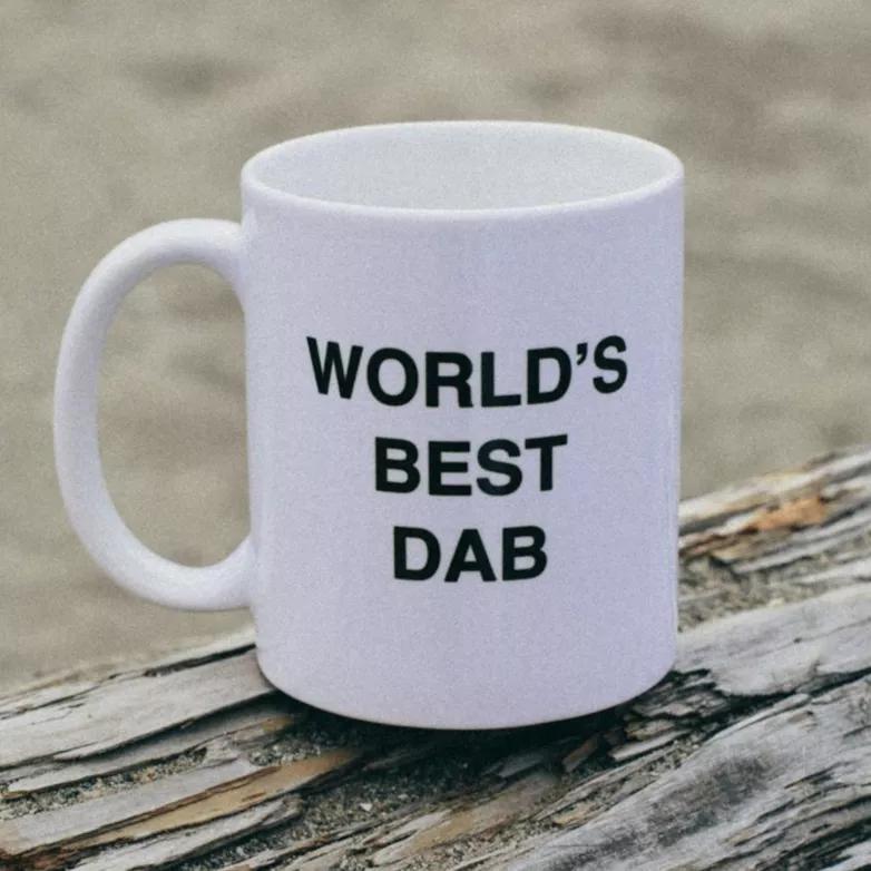 Taza “el menor dab del mundo”: Si te gustan los juegos de palabras fáciles “dab” por “dad” y ya tienes una taza cannábica simpática.