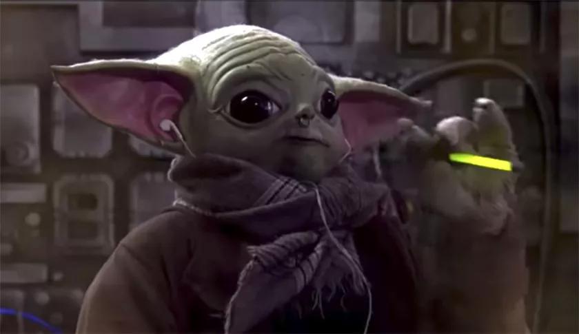 Baby Yoda es ya un adolescente en este vídeo y fuma marihuana