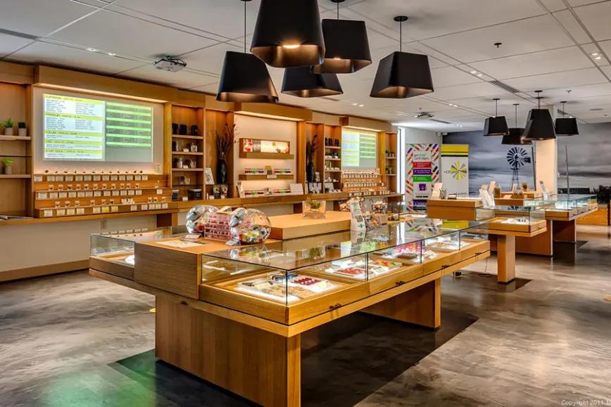High Times anuncia que compra 13 dispensarios en California