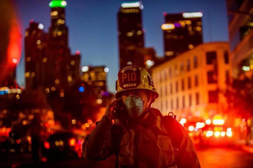 11 bomberos heridos en una explosión en empresa de aceite de hachís de Los Ángeles 