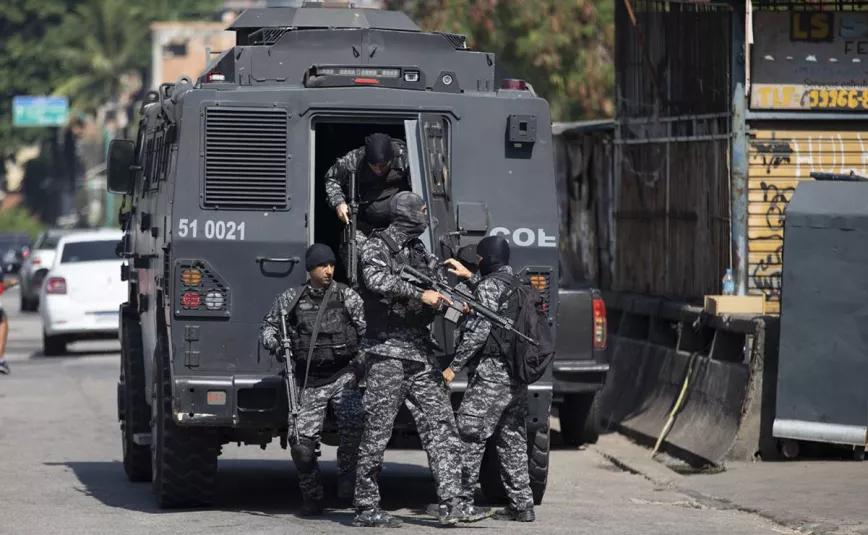 Asesinados 27 supuestos traficantes y un policía en la operación más sangrienta de las favelas de Brasil