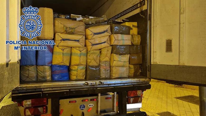La policía intercepta un camión con 26 toneladas de hachís en Granada