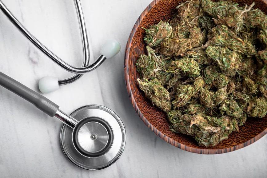 Los médicos de Nueva York ahora pueden prescribir cannabis a cualquier paciente