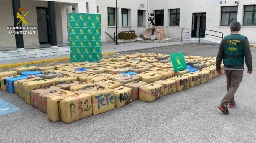 Una operación de la Guardia Civil incauta 15.000 kilos de hachís en Málaga, Almería y Murcia