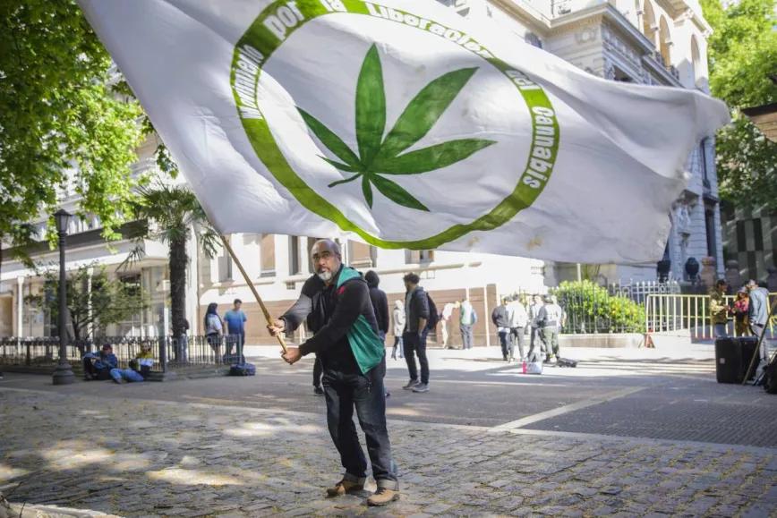 Activistas de Uruguay protestan por el encarcelamiento de cultivadores y usuarios de cannabis