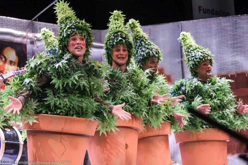 Las chirigotas de Cádiz se visten de marihuana 