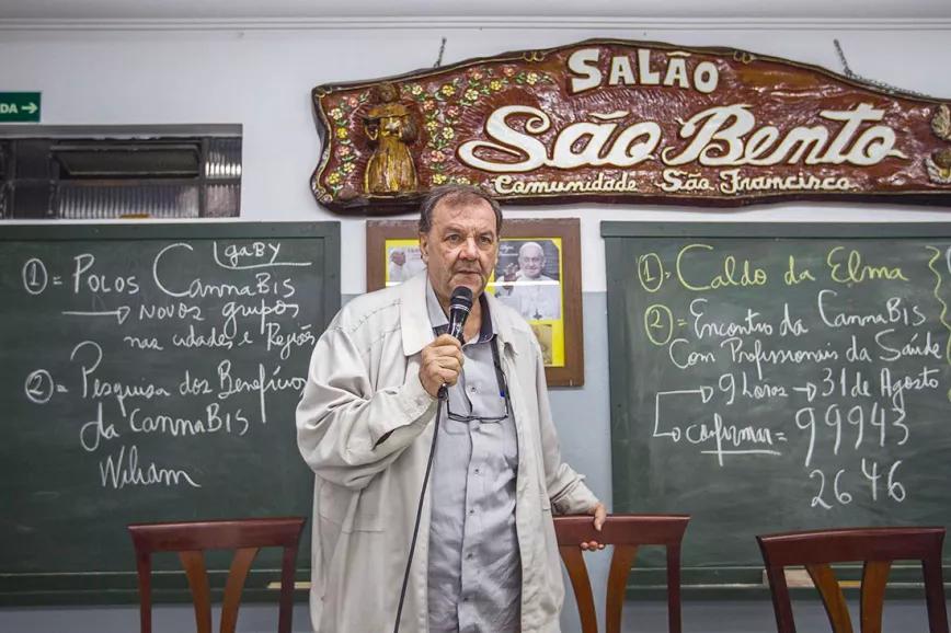 De cómo el Padre Ticão alumbró en su parroquia el primer curso de extensión universitaria sobre cannabis medicinal en Brasil