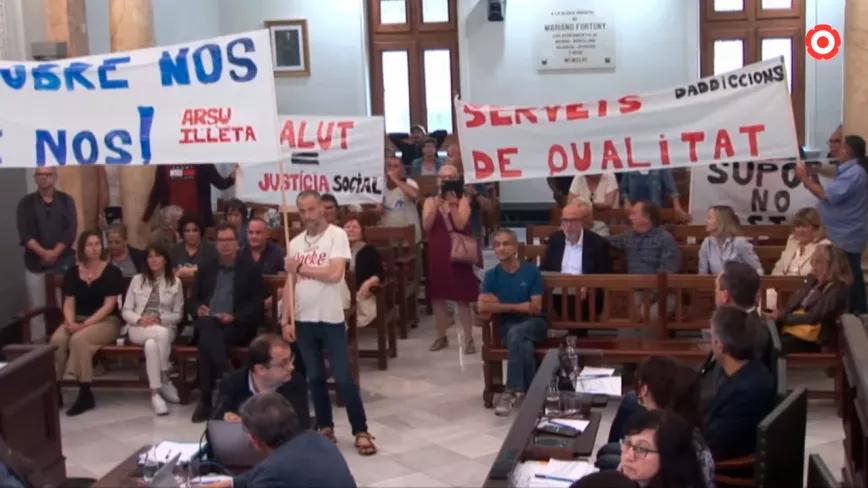 El cese de la directora del Servicio de Adicciones de Reus genera una protesta en el Ayuntamiento 