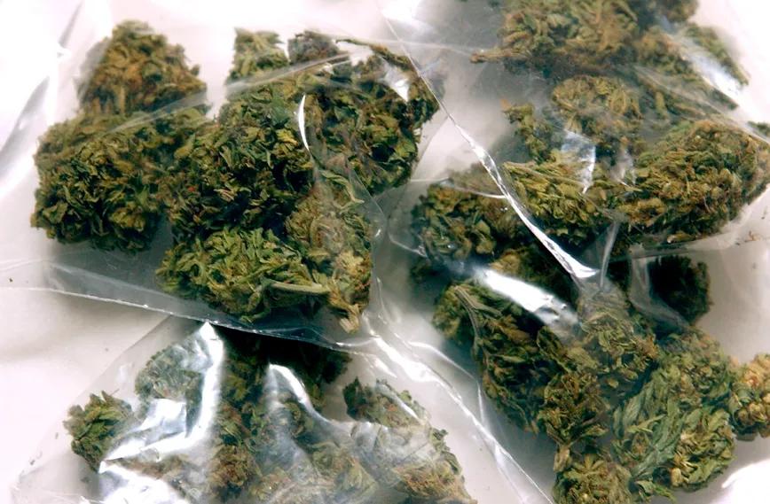 Absuelto un hombre detenido con dos kilos de marihuana porque eran para compartir 
