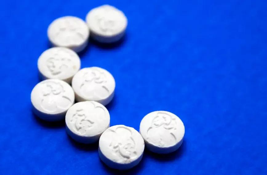 Absuelven a un joven sorprendido con 18 pastillas de MDMA porque eran para compartir