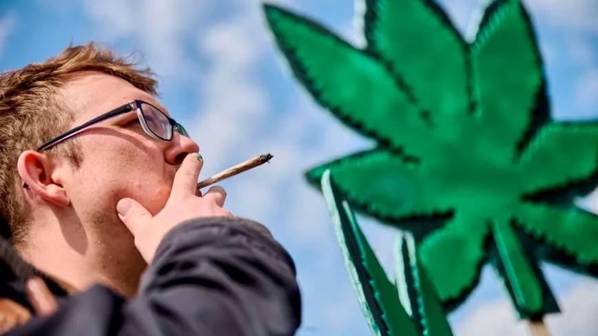 Arranca la legalización del cannabis en Alemania con una gran fumada colectiva