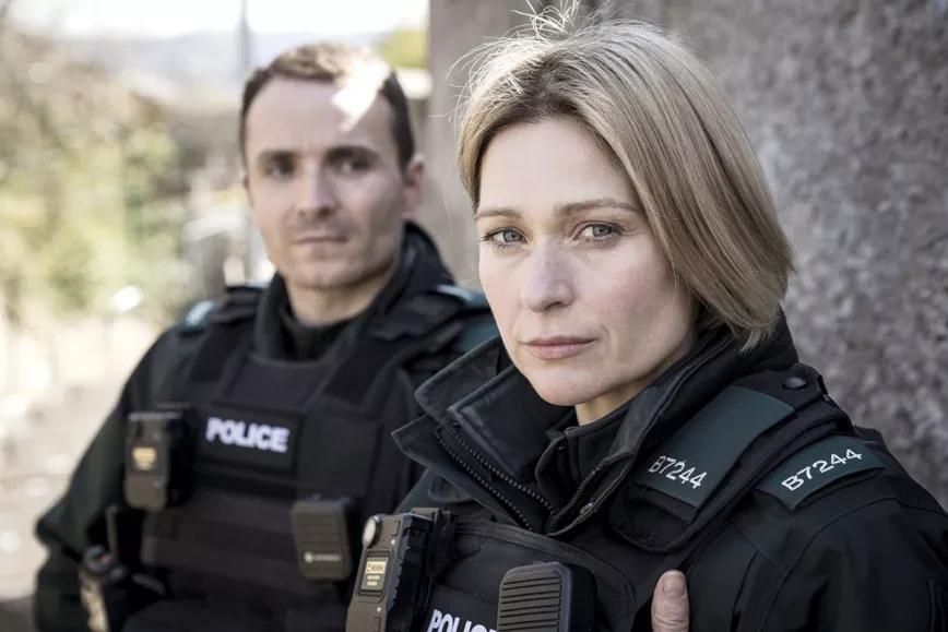 Sian Brooke y Martin McCann en Blue Light, la serie policiaca del año pasado en Reino Unido, producida por la BBC y ambientada en Belfast.