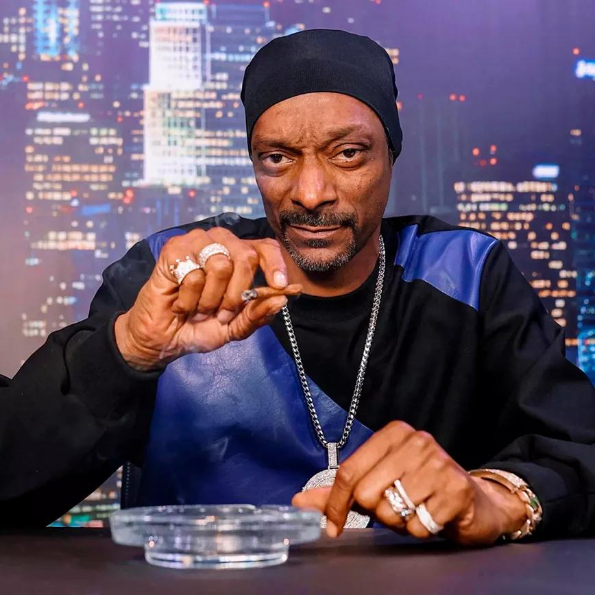 Snoop Dog lanzó una subasta en la que se incluye una chusta de cannabis