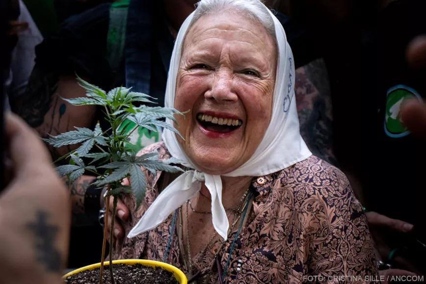 Murió Nora Cortiñas, la Madre de Plaza de Mayo que defendía el cannabis