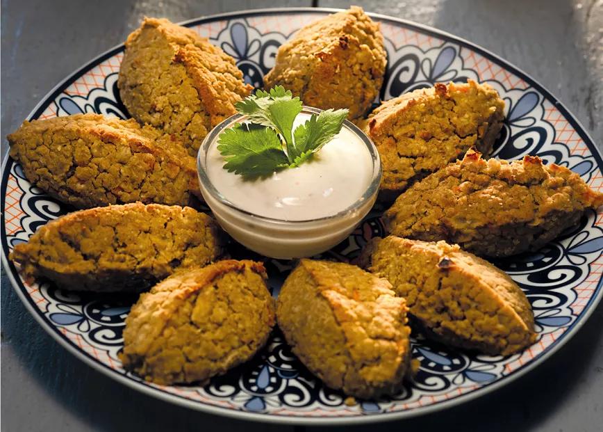 Falafel psicotrópico de lentejas con salsa tahini de yogur