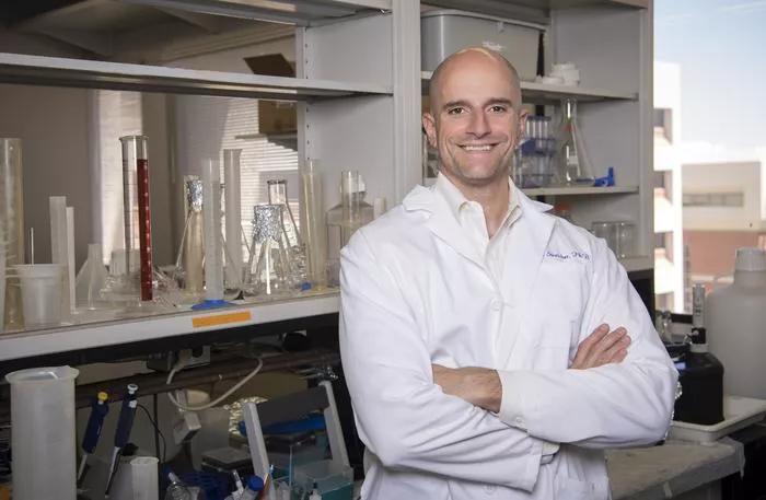 John Streicher, PhD, es miembro del Centro Integral para el Dolor y la Adicción y profesor de farmacología en la Facultad de Medicina de Tucson, en Arizona.