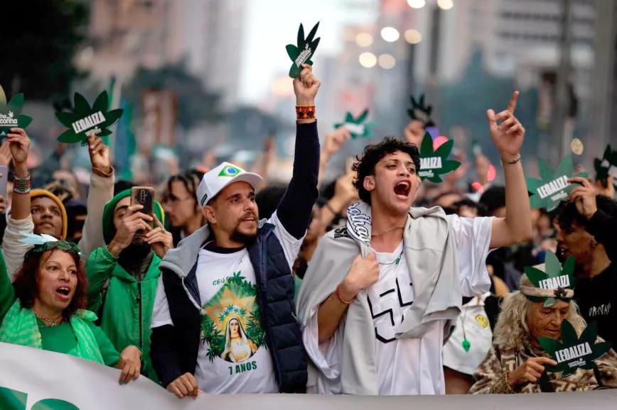 Miles de personas marcharon por la legalización del cannabis en Brasil