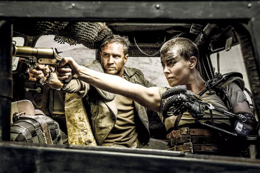 Mad Max: Furia en la carretera (2015), un hito del cine de acción protagonizado por Charlize Theron y Tom Hardy.