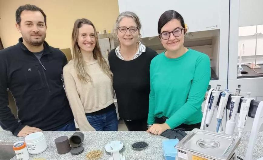 Federico Ponce, Pamela Ramos, Marcela Bavio y Florencia Jerez, del equipo la Unicen