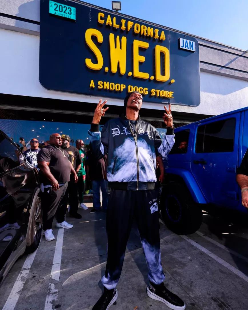 Snoop Dogg abrió su primer dispensario de cannabis en Los Ángeles