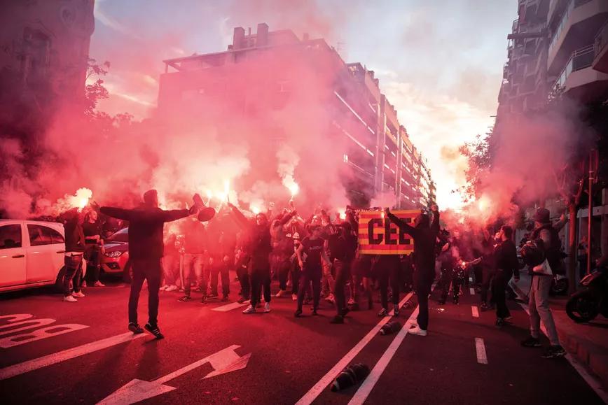 Gradas populares contra el fútbol moderno